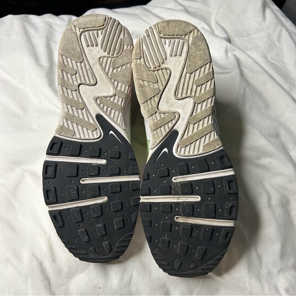 Size 9 Adorable Nike Air Max - Picture 5 of 9